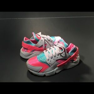Women’s Nike Air Huarache Shoes Sz 7M Multicolor